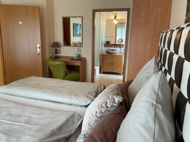 Zu Jeddelohs Lodge Hotel Gladenbach Exteriör bild